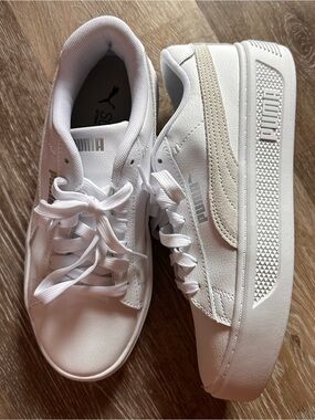 NWOT Puma White Platform Sneakers with Beige Accent|Womens 8|
